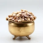 آجیل مغز نمکی کلاسیک شامل مغز پسته، مغز بادام، بادام هندی و مغز فندق با طعم نمکی