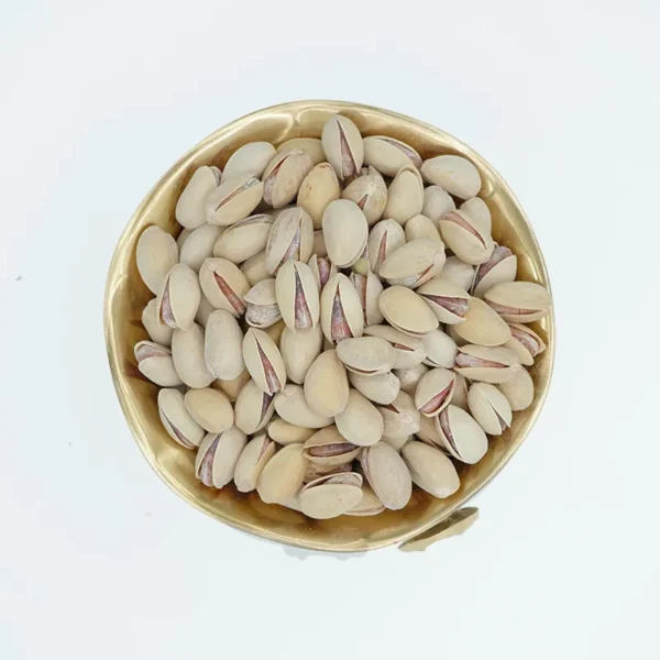 پسته احمد آقایی نمکی کلاسیک دستچین – پسته‌ای با طعم اصیل و کیفیت بی‌نظیر، مناسب برای مصرف روزانه و استفاده در میان وعده‌های سالم
